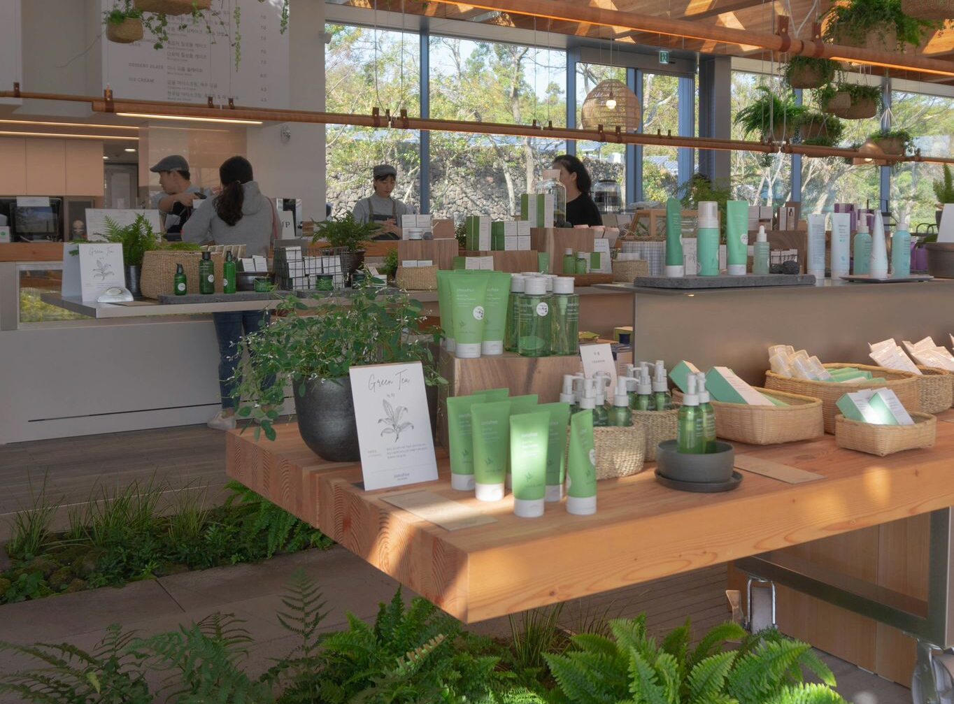 Clean Beauty: The Revolution of Vegan Cosmetics and Refillable Packaging